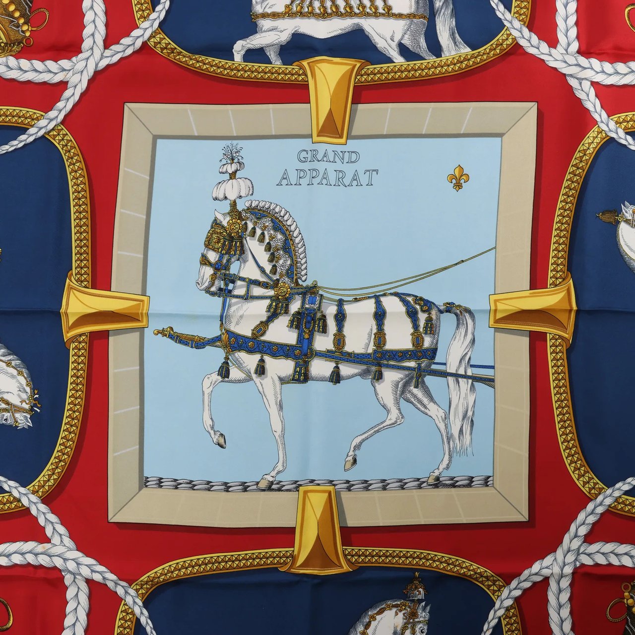 Hermès Carré 90 "GRAND APPARAT" Silk handkerchief in Navy Blue x Red Divers