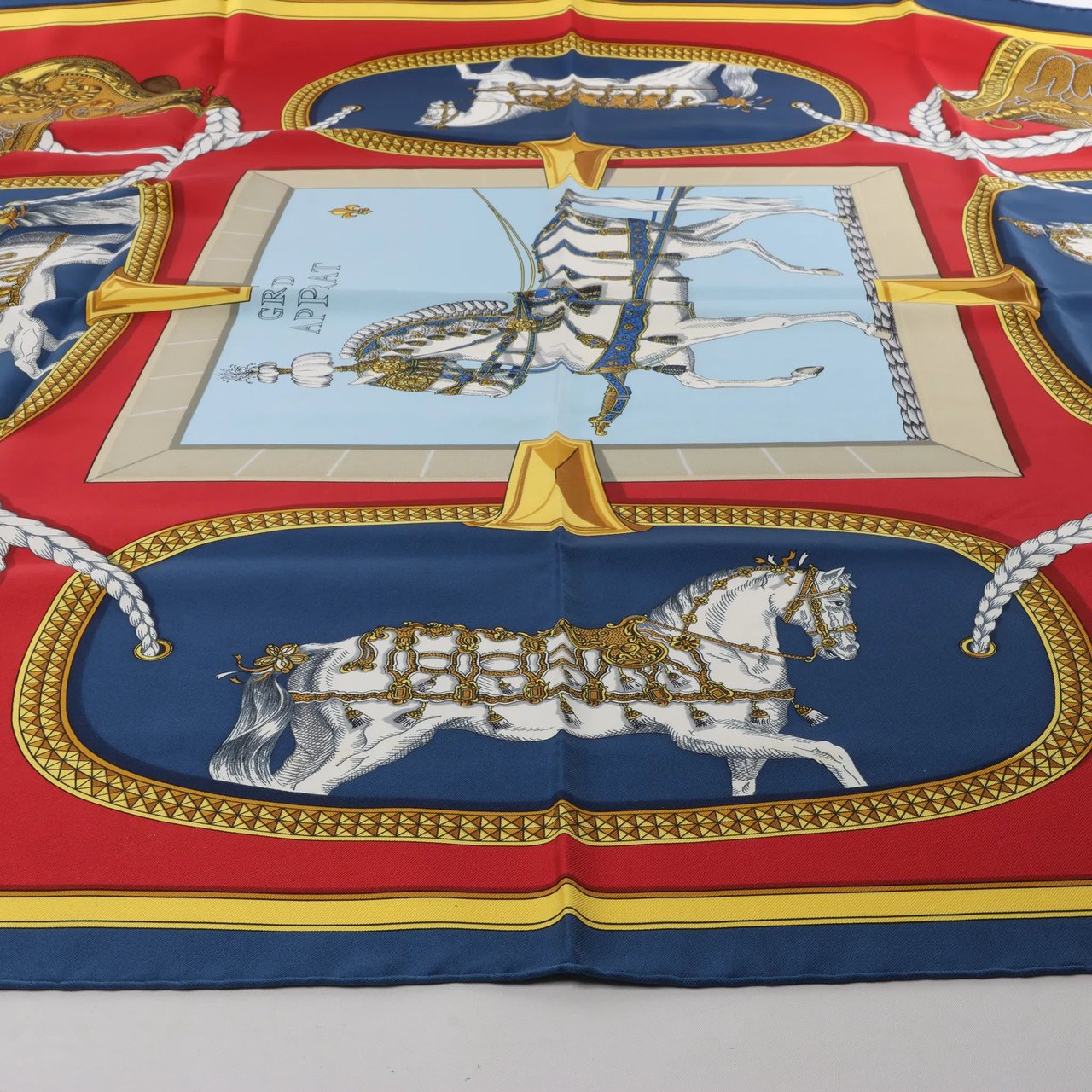 Hermès Carré 90 "GRAND APPARAT" Silk handkerchief in Navy Blue x Red Divers