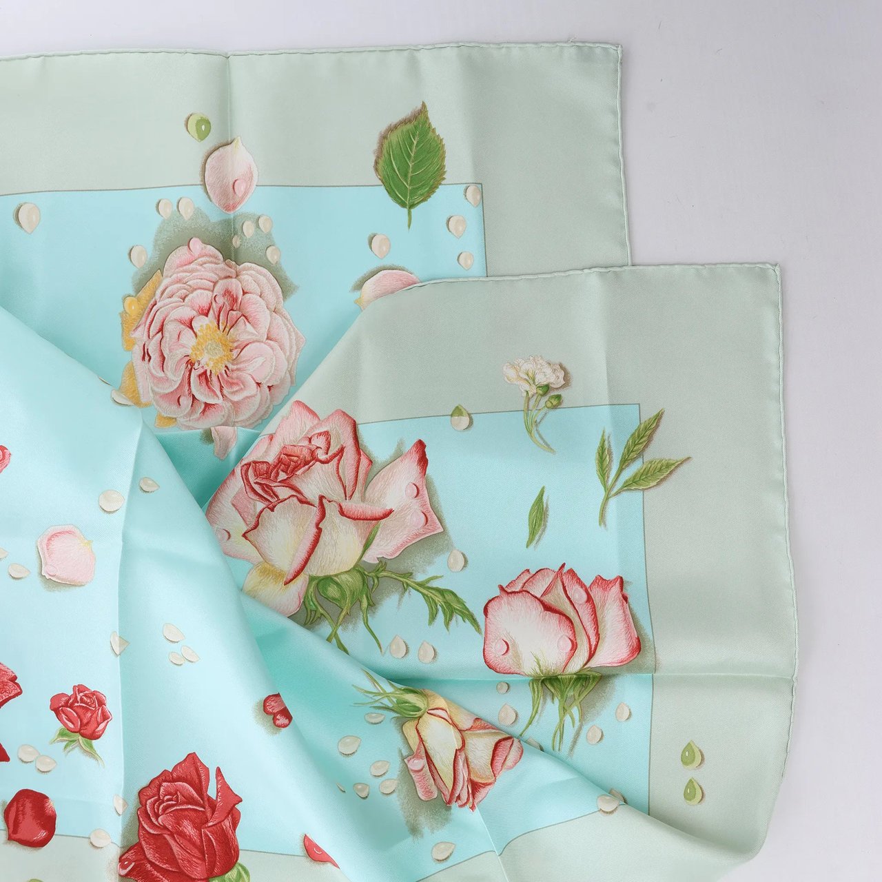 Hermès Carré 90 "LA ROSEE" Silk handkerchief in Blue Blauw
