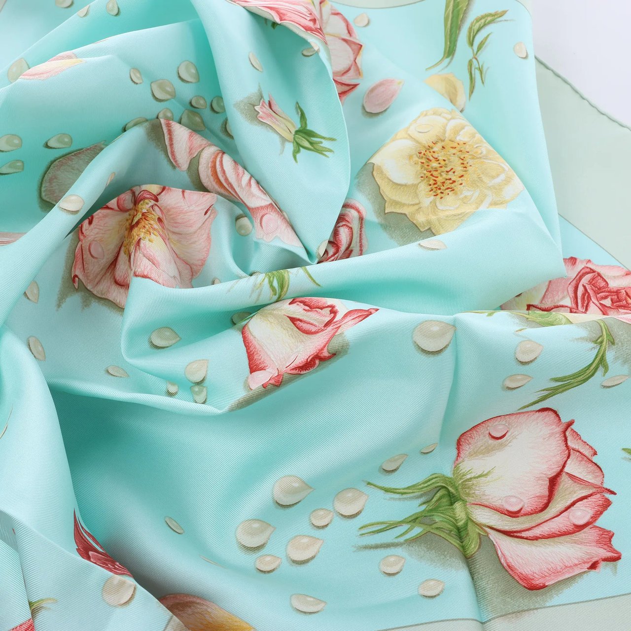 Hermès Carré 90 "LA ROSEE" Silk handkerchief in Blue Blauw