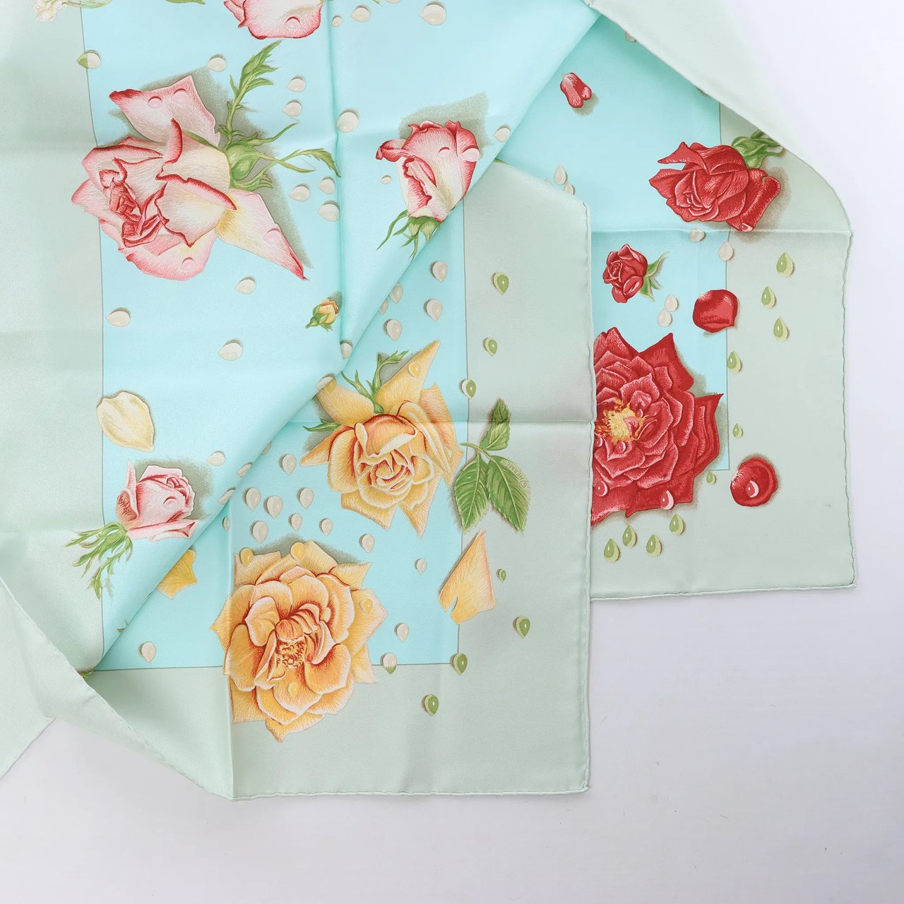 Hermès Carré 90 "LA ROSEE" Silk handkerchief in Blue Blauw
