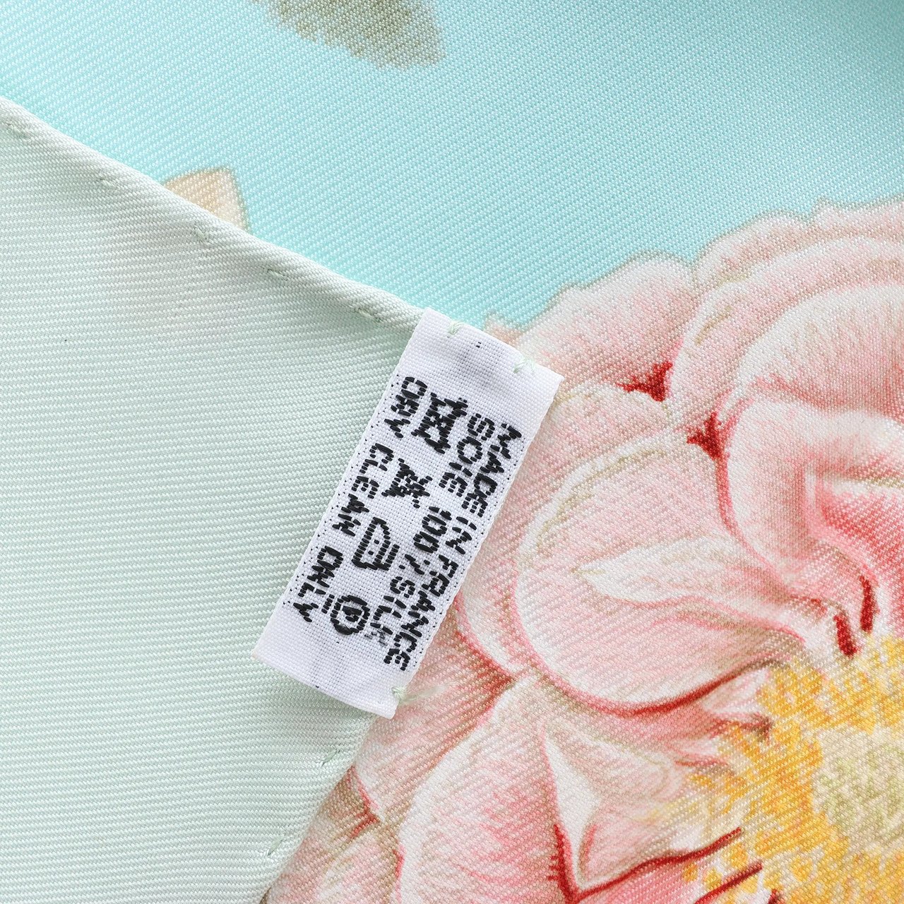 Hermès Carré 90 "LA ROSEE" Silk handkerchief in Blue Blauw