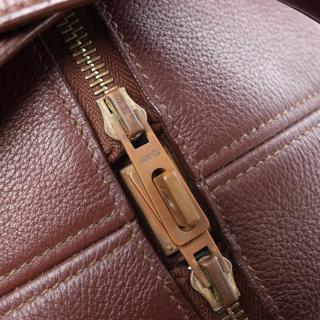 Hermès HERMES Victoria 50 Taurillon Clemence Handbag in Brown □C: 1999 Bruin