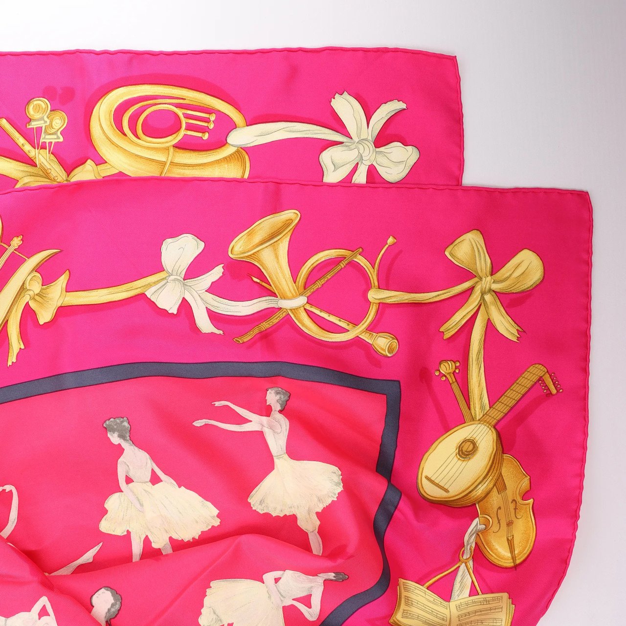 Hermès Carré 90 "La Dance ballet" Silk handkerchief in Pink Roze