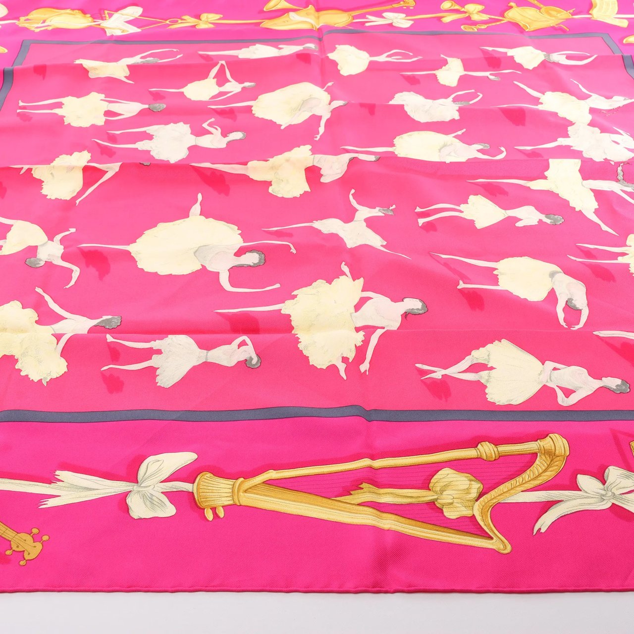 Hermès Carré 90 "La Dance ballet" Silk handkerchief in Pink Roze