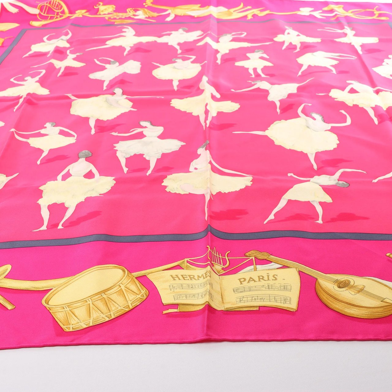 Hermès Carré 90 "La Dance ballet" Silk handkerchief in Pink Roze