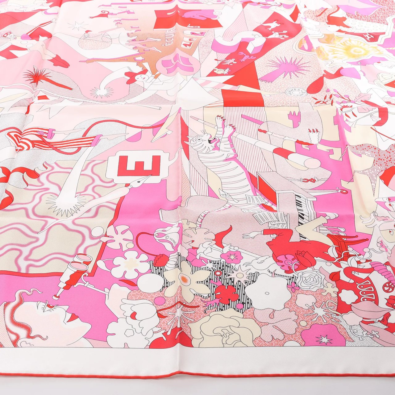 Hermès Carré 90 "CA DECOIFFE" Silk handkerchief in Pink Divers