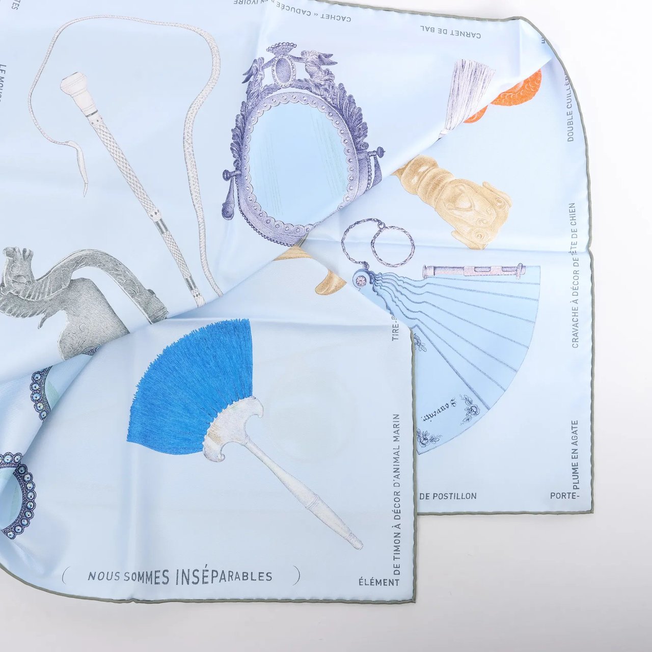 Hermès Carré 90 "Nous Sommes Inséparables" Silk handkerchief in Blue Blauw
