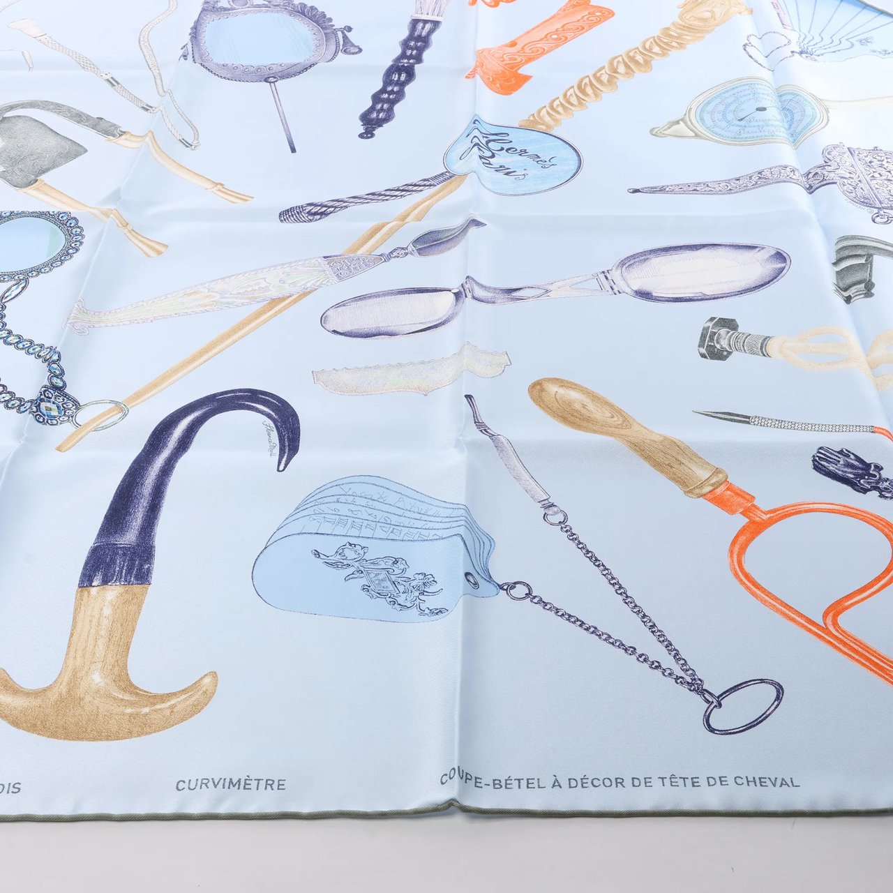Hermès Carré 90 "Nous Sommes Inséparables" Silk handkerchief in Blue Blauw