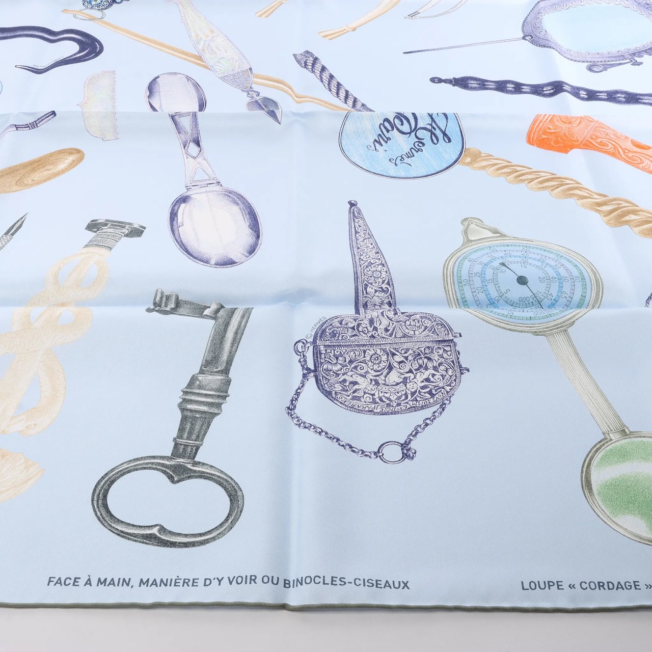 Hermès Carré 90 "Nous Sommes Inséparables" Silk handkerchief in Blue Blauw
