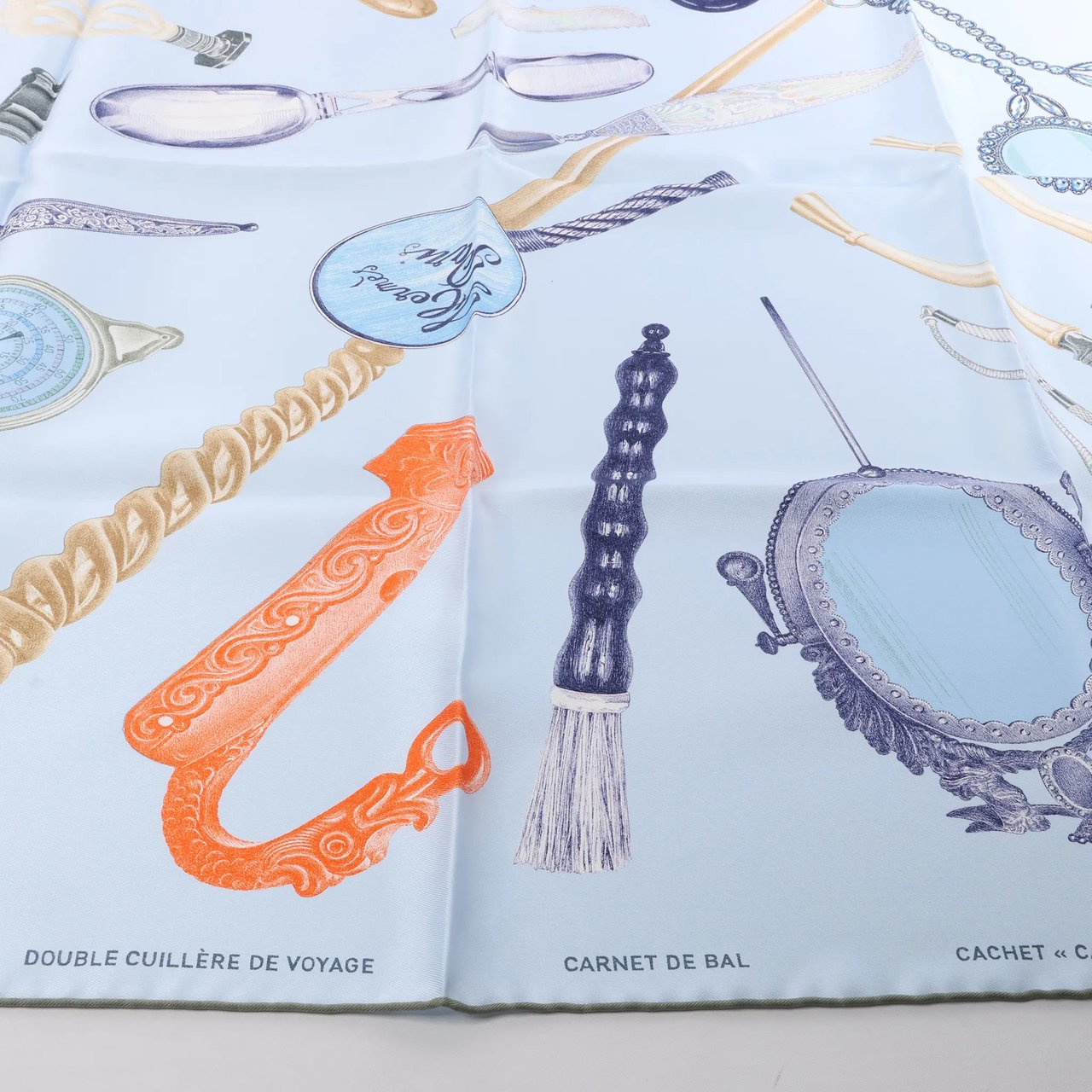 Hermès Carré 90 "Nous Sommes Inséparables" Silk handkerchief in Blue Blauw