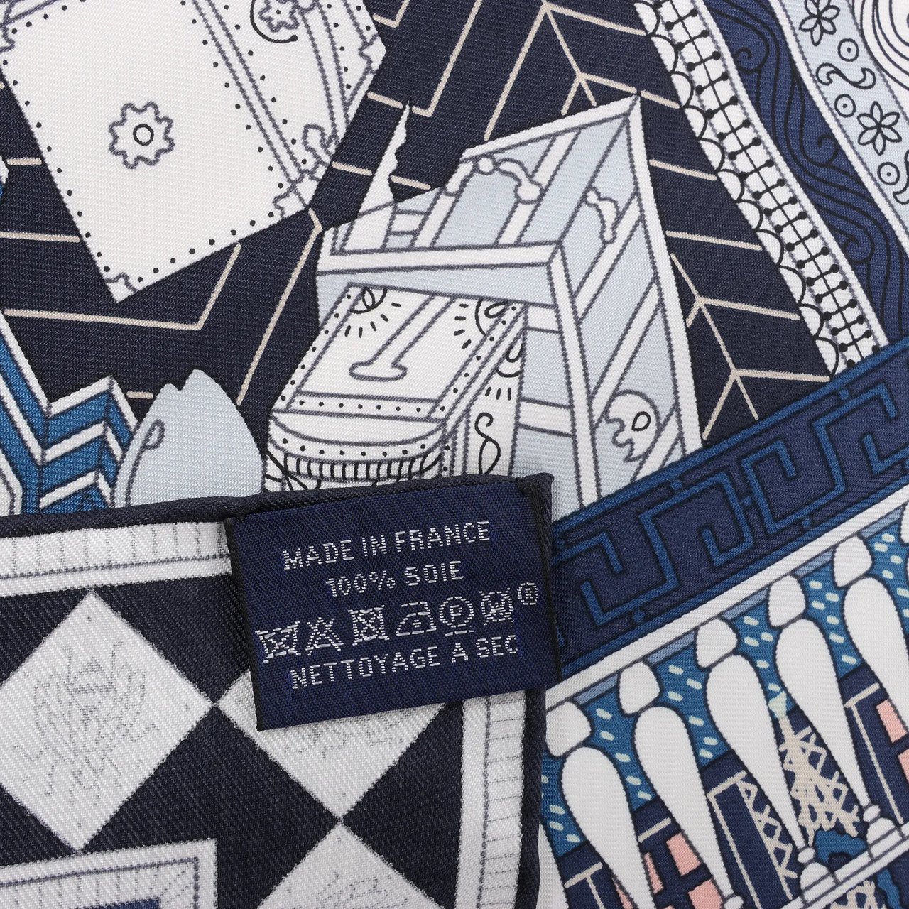 Hermès Carré 90 "Objets de Curiosite" Silk handkerchief in Blue x Gray Divers