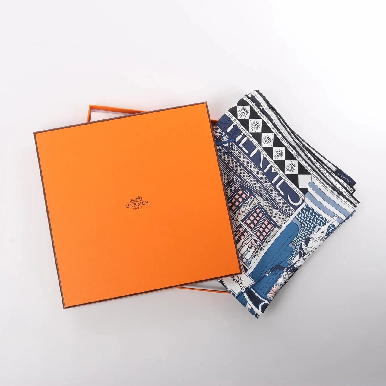 Hermès Carré 90 "Objets de Curiosite" Silk handkerchief in Blue x Gray Divers