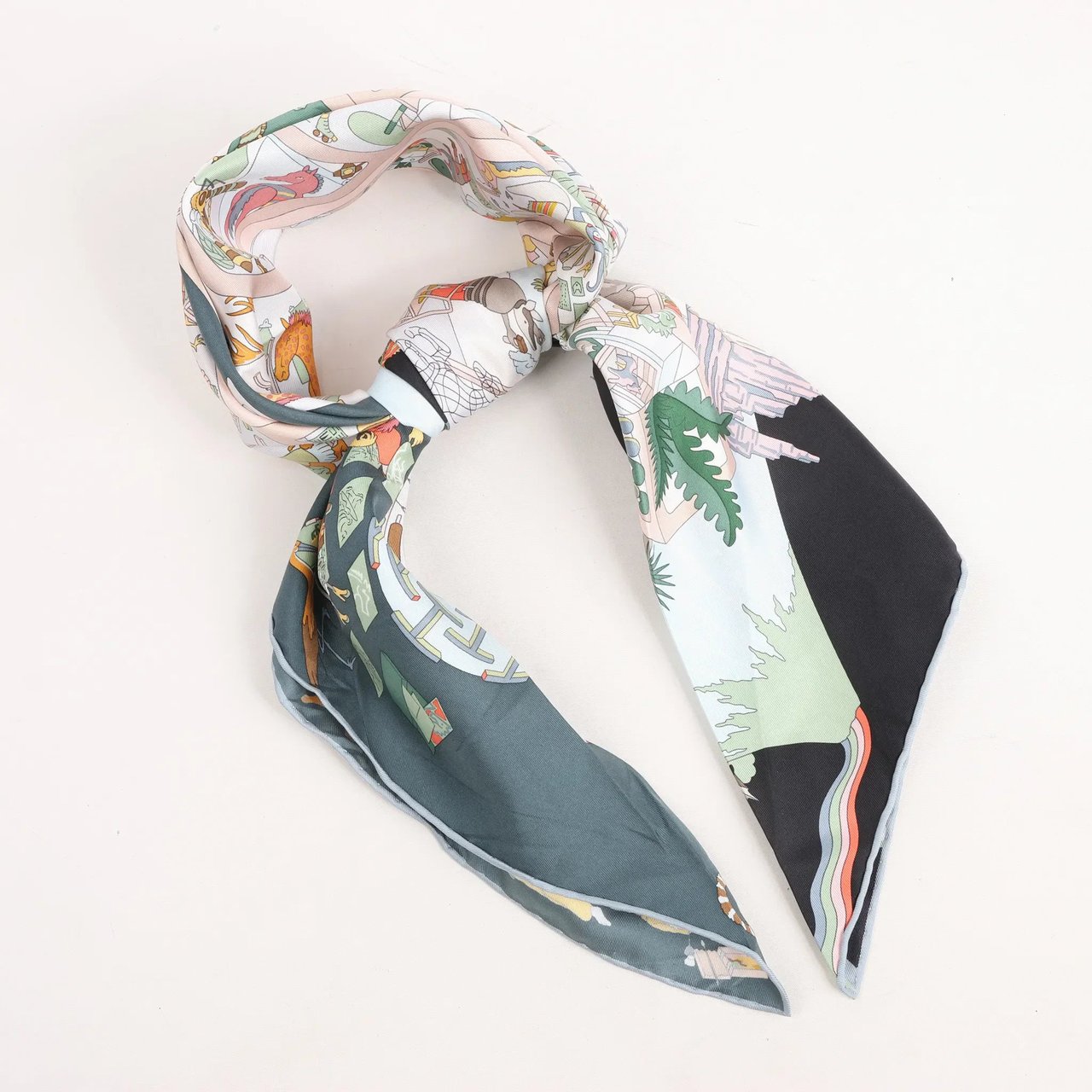 Hermès Carré 90 "Academia Ipica" Silk handkerchief in Gray Divers