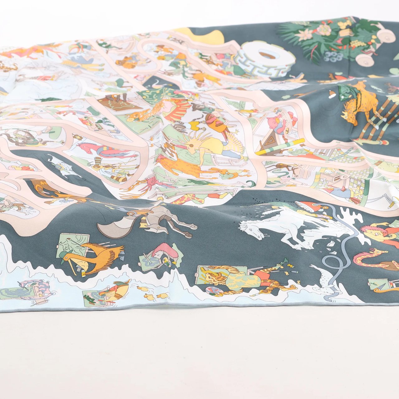 Hermès Carré 90 "Academia Ipica" Silk handkerchief in Gray Divers