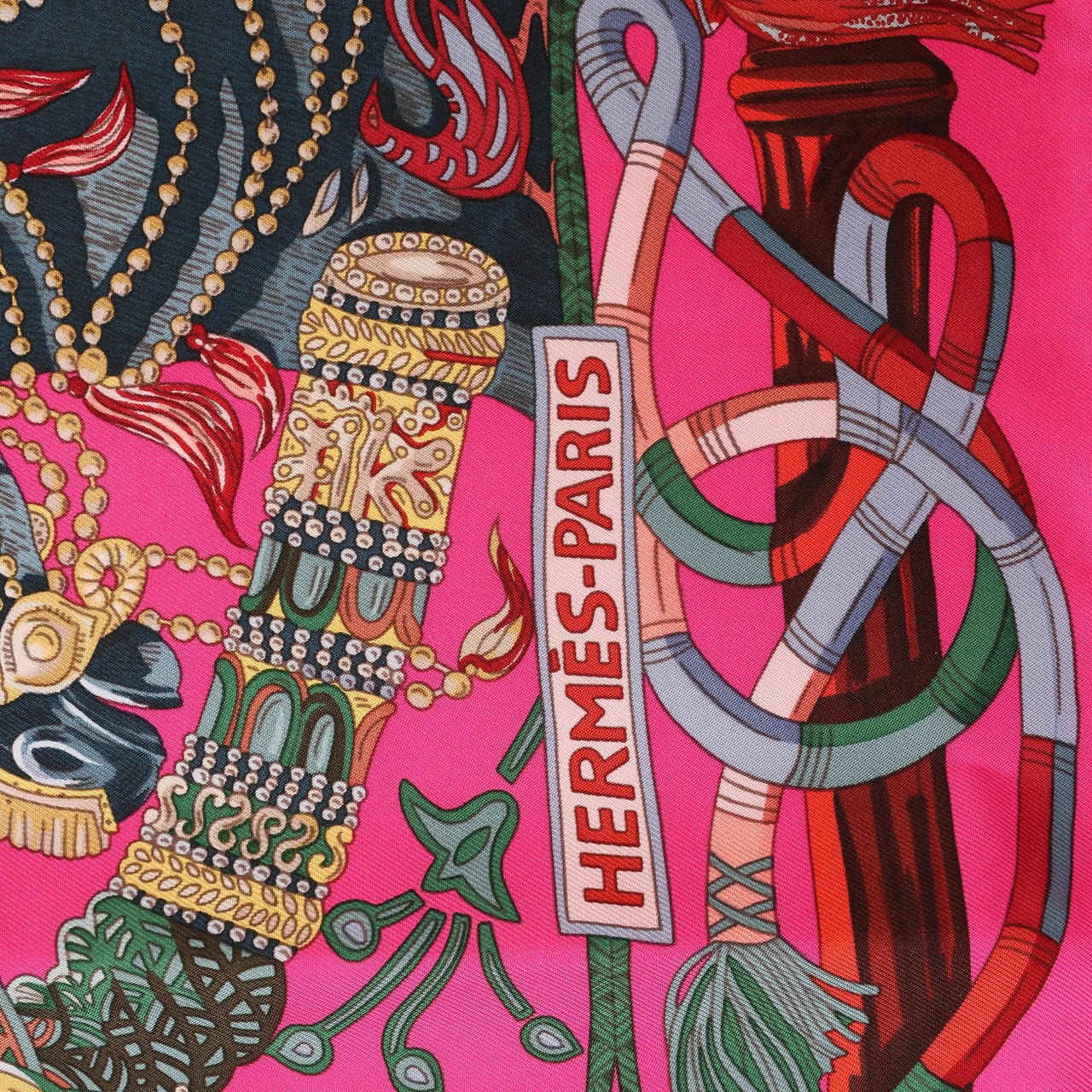 Hermès Carré 90 " AU FIL DU CARRE" Silk handkerchief in Pink Roze