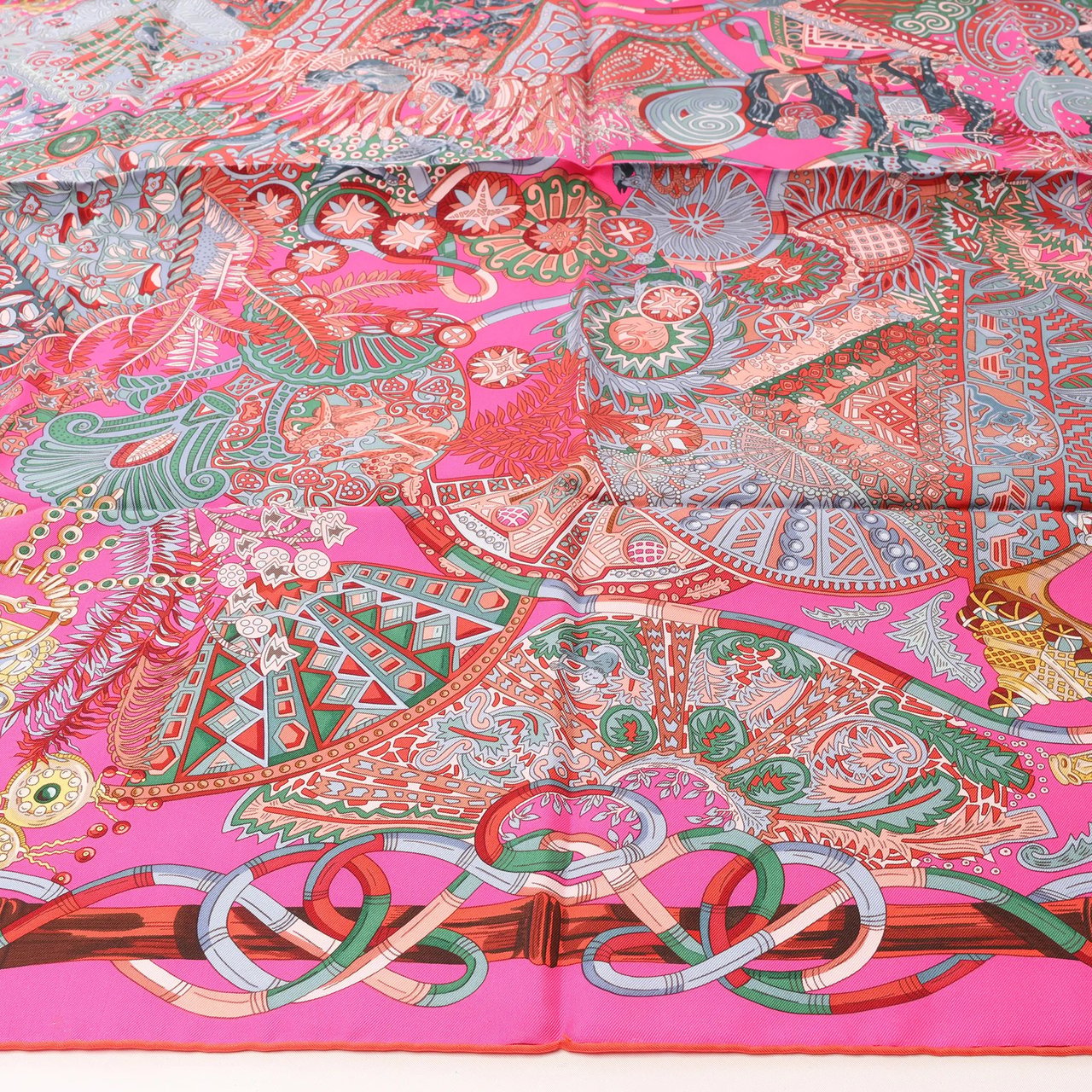 Hermès Carré 90 " AU FIL DU CARRE" Silk handkerchief in Pink Roze