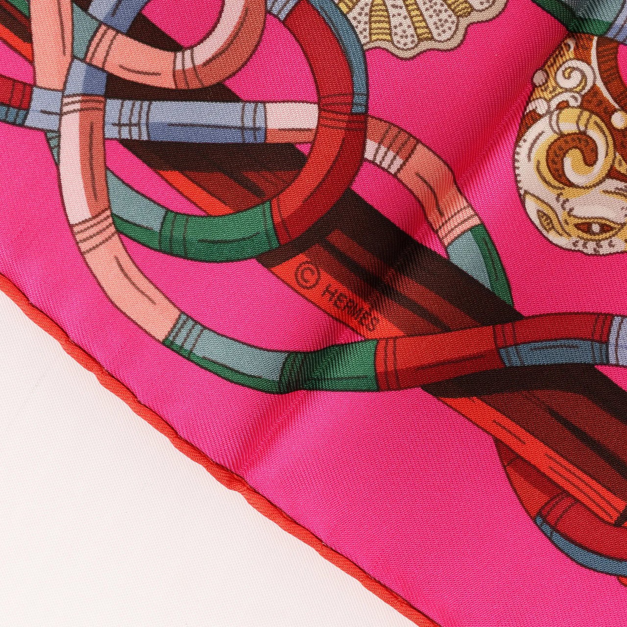Hermès Carré 90 " AU FIL DU CARRE" Silk handkerchief in Pink Roze
