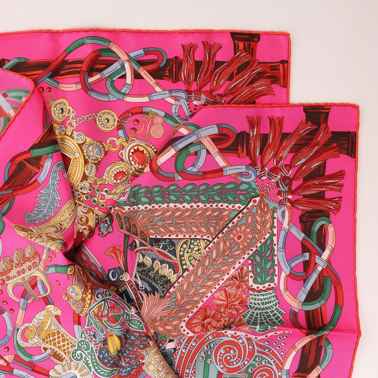 Hermès Carré 90 " AU FIL DU CARRE" Silk handkerchief in Pink Roze