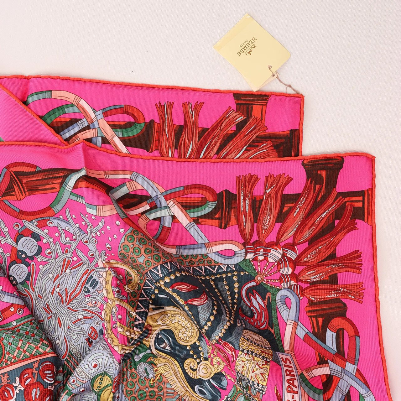 Hermès Carré 90 " AU FIL DU CARRE" Silk handkerchief in Pink Roze