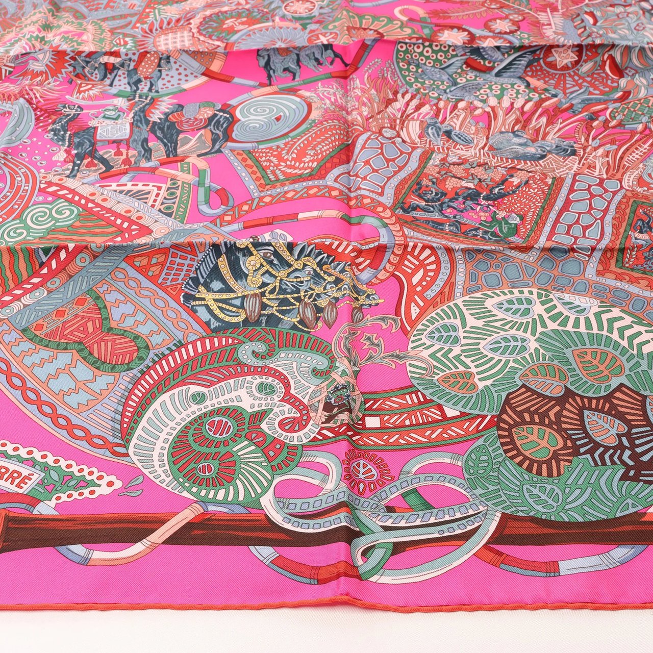 Hermès Carré 90 " AU FIL DU CARRE" Silk handkerchief in Pink Roze