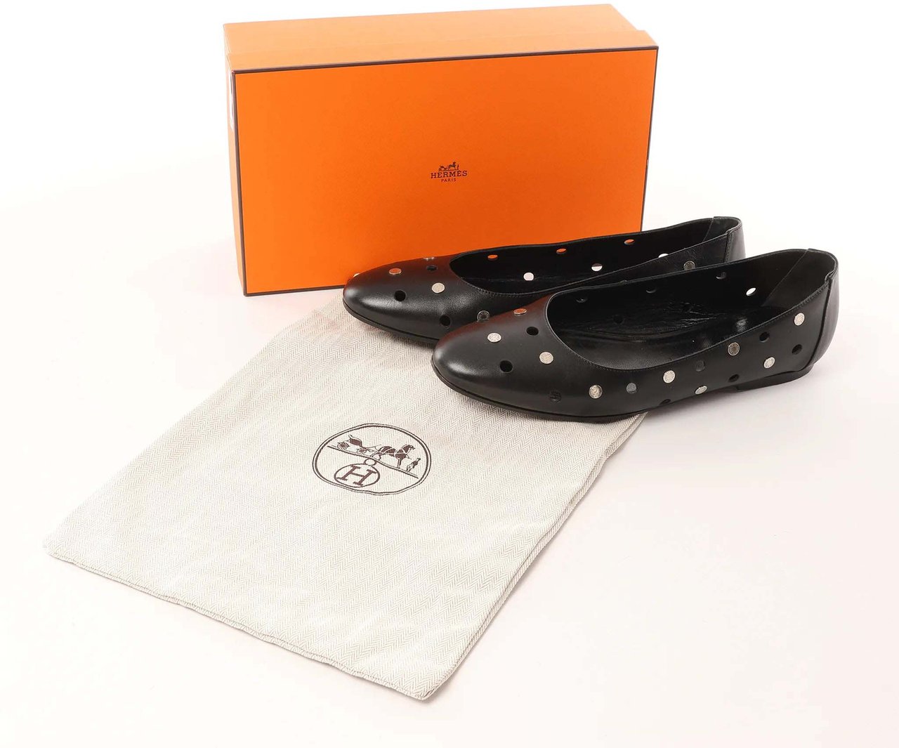 Hermès Serie Button Punching Sack Leather Ballet Flats un Black, Size 39 EU Zwart