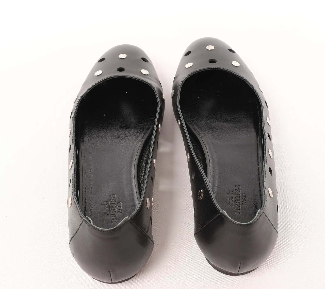 Hermès Serie Button Punching Sack Leather Ballet Flats un Black, Size 39 EU Zwart
