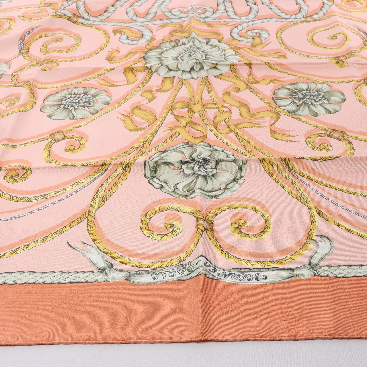 Hermès Carré 90 "JOUVENCE" Silk handkerchief in Orange Oranje