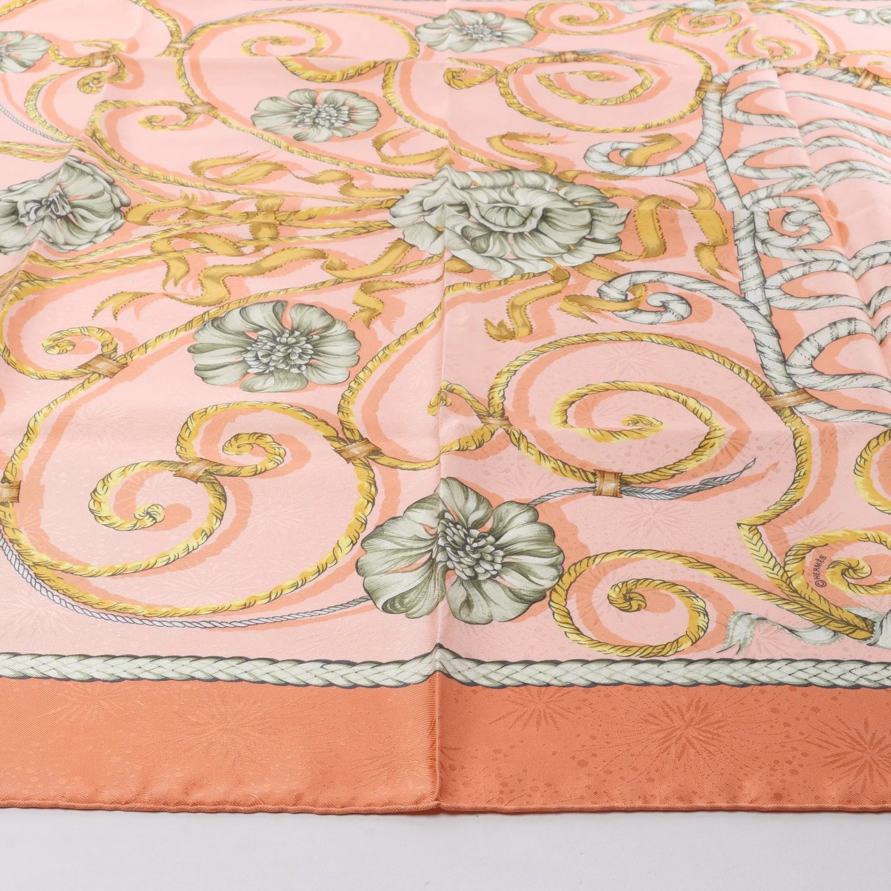 Hermès Carré 90 "JOUVENCE" Silk handkerchief in Orange Oranje