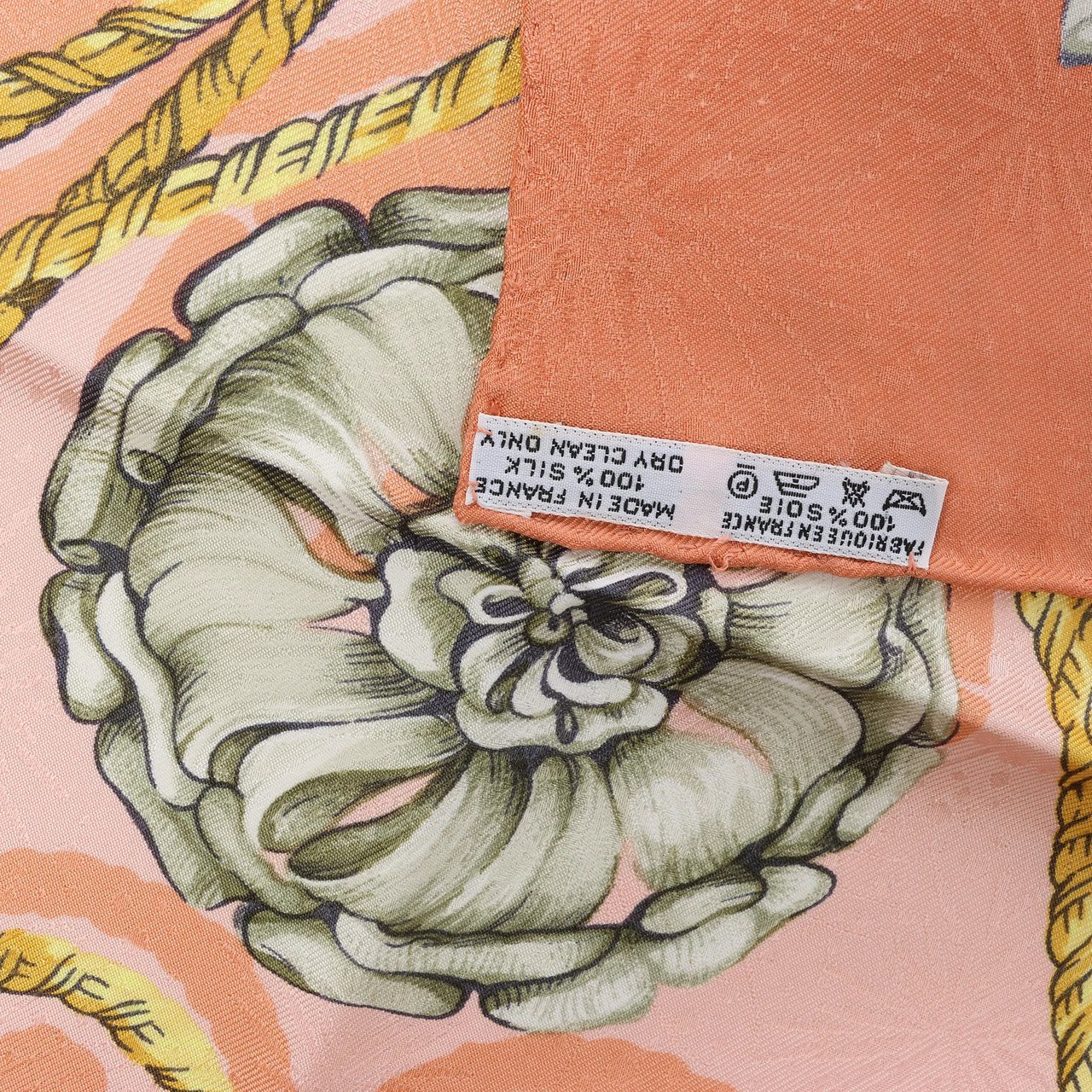 Hermès Carré 90 "JOUVENCE" Silk handkerchief in Orange Oranje