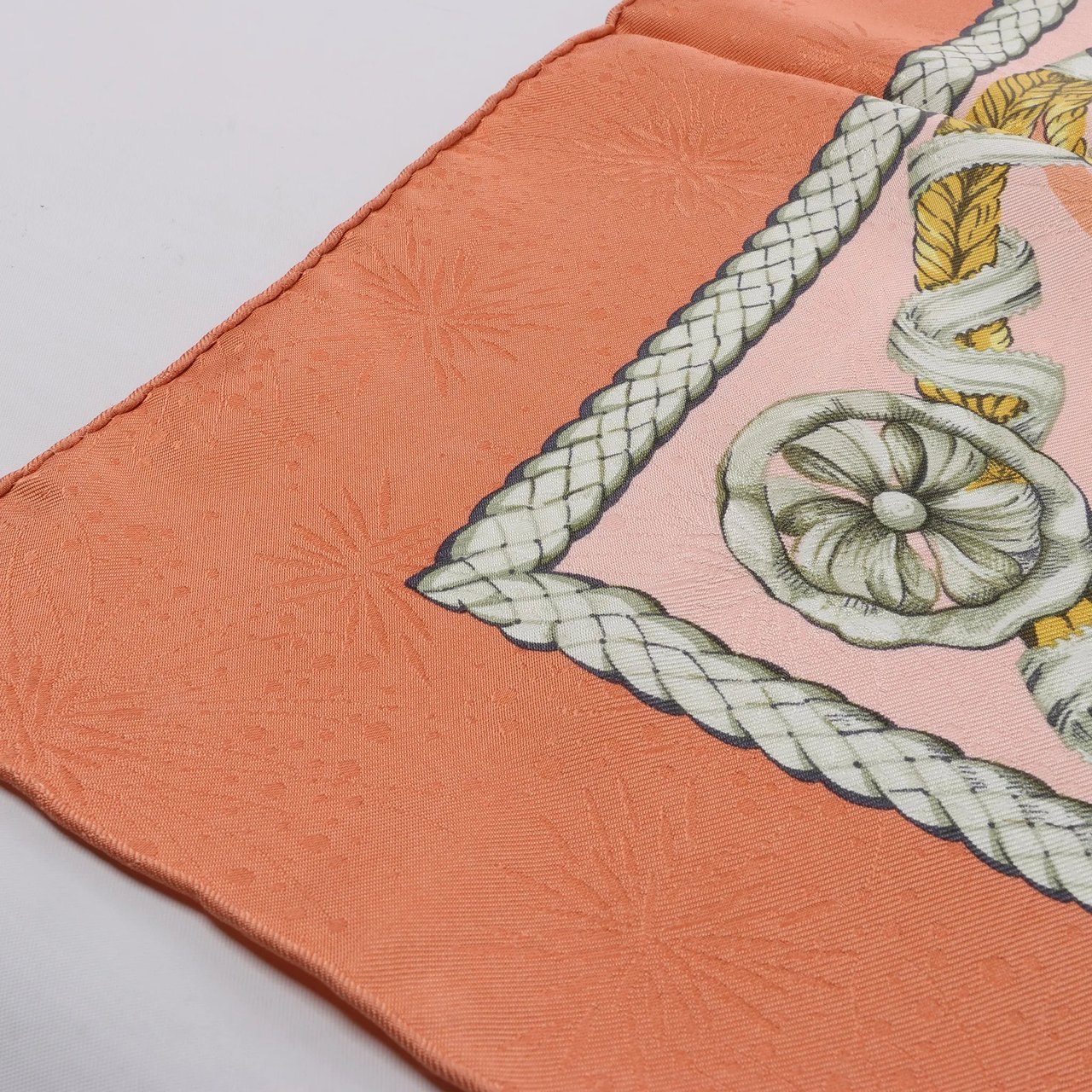 Hermès Carré 90 "JOUVENCE" Silk handkerchief in Orange Oranje