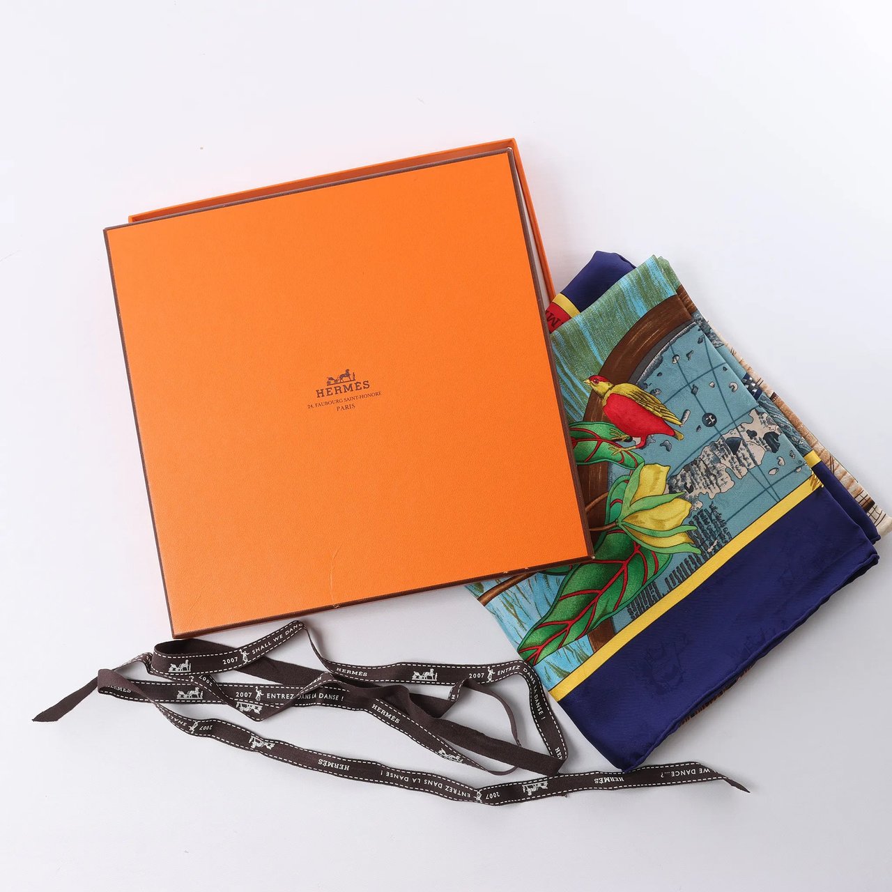 Hermès Carré 90 "Christoffer Columbus decouvre l'Amerique" Silk handkerchief in Blue Blauw
