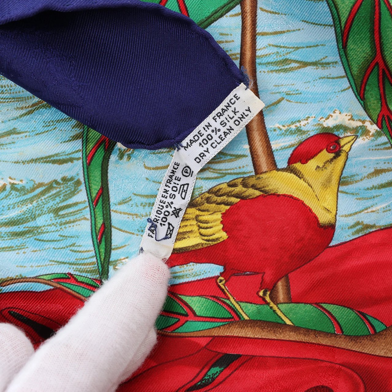 Hermès Carré 90 "Christoffer Columbus decouvre l'Amerique" Silk handkerchief in Blue Blauw