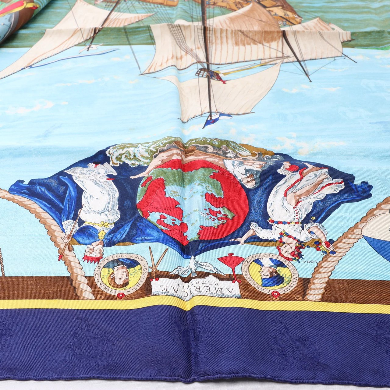 Hermès Carré 90 "Christoffer Columbus decouvre l'Amerique" Silk handkerchief in Blue Blauw
