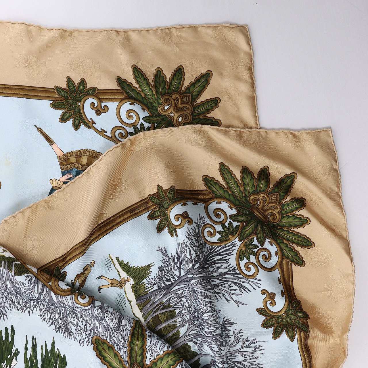 Hermès Carré 90 "Joies d’Hiver" Silk handkerchief in Beige Beige