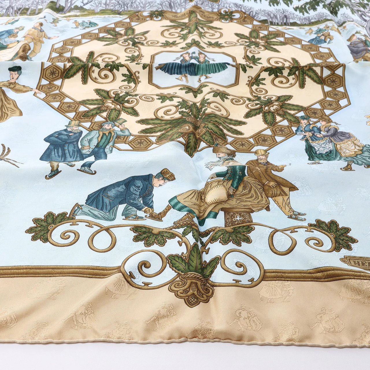 Hermès Carré 90 "Joies d’Hiver" Silk handkerchief in Beige Beige