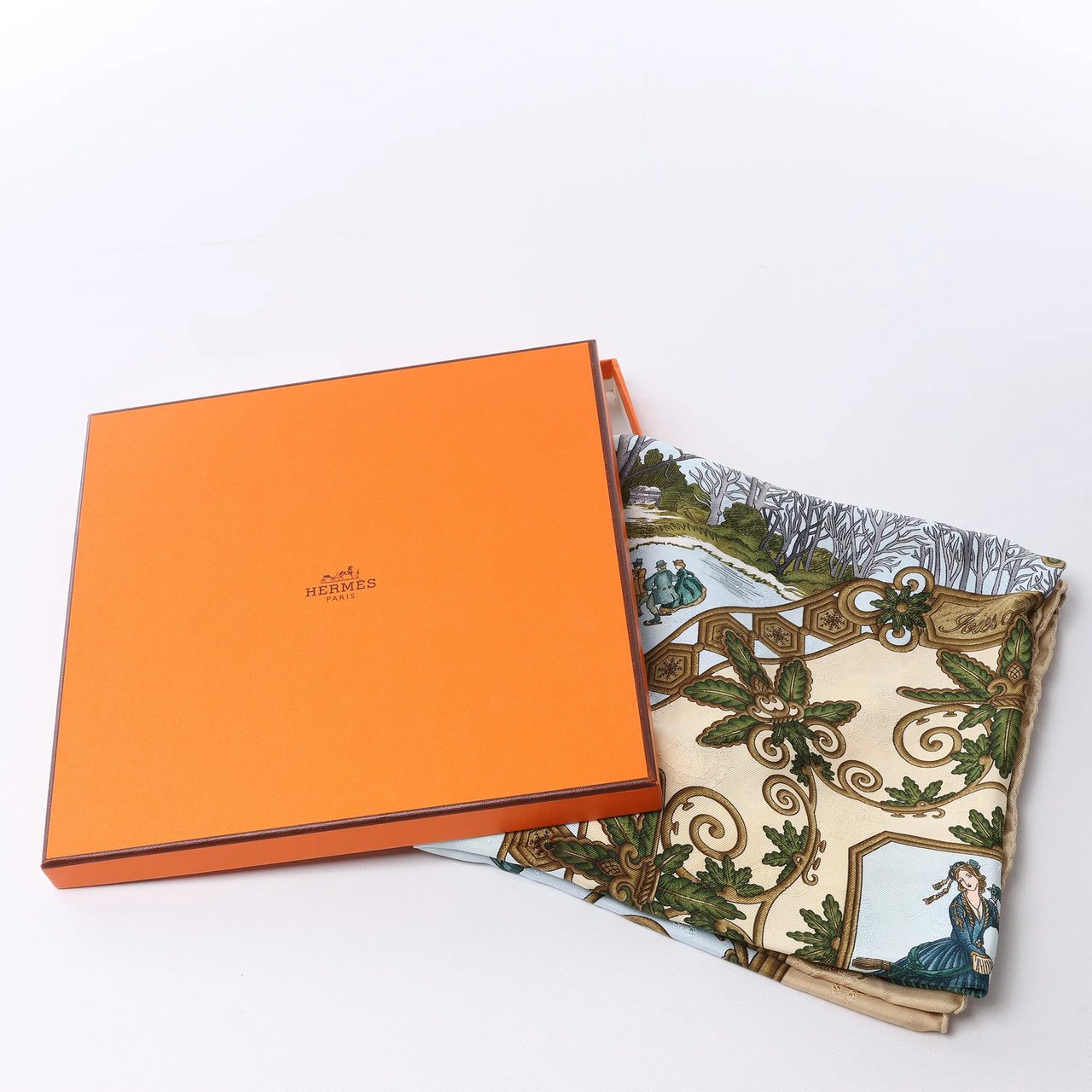Hermès Carré 90 "Joies d’Hiver" Silk handkerchief in Beige Beige
