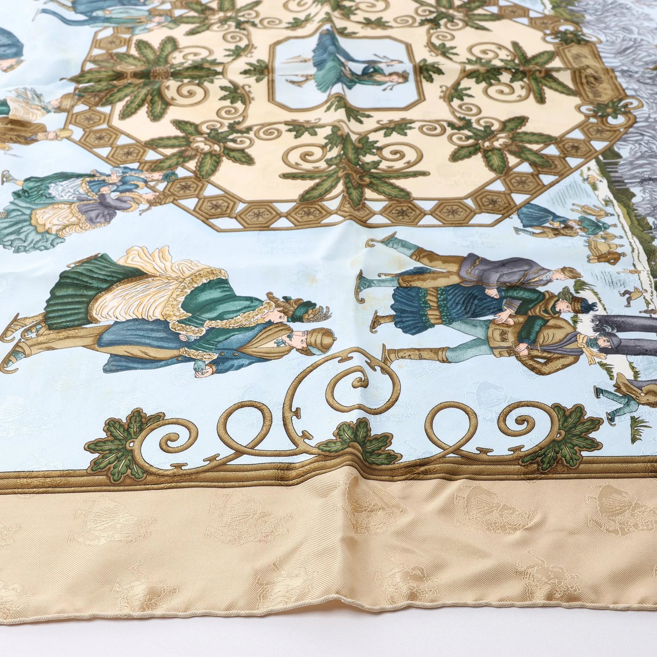 Hermès Carré 90 "Joies d’Hiver" Silk handkerchief in Beige Beige