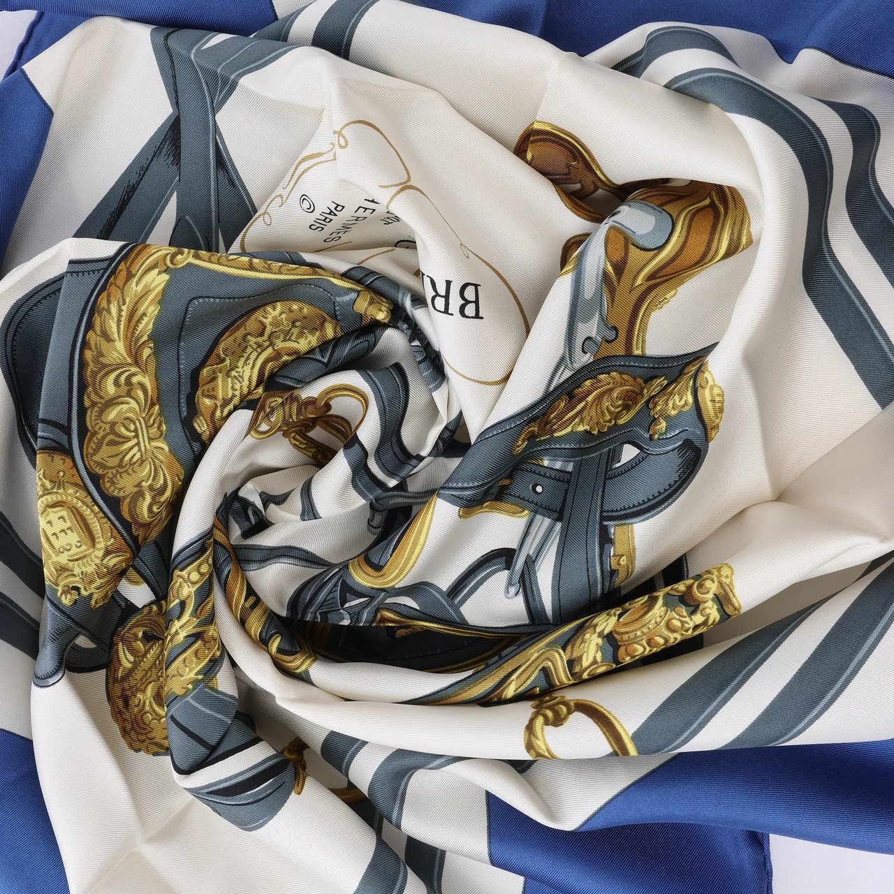Hermès Carré 90 "BRIDES de GALA" Silk handkerchief in Blue Blauw