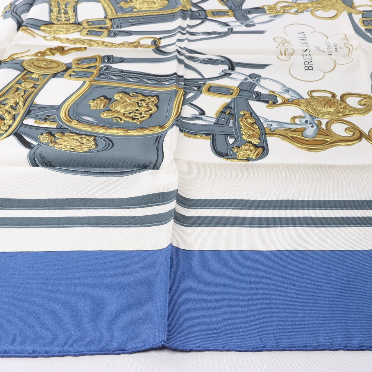 Hermès Carré 90 "BRIDES de GALA" Silk handkerchief in Blue Blauw
