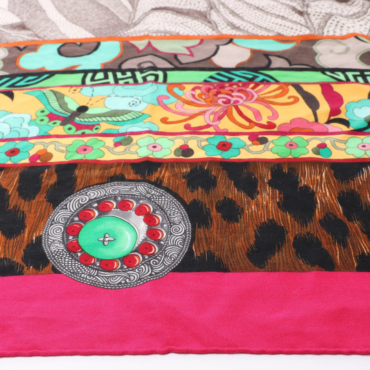 Hermès Carré Géant "La Femme aux Semelles de Vent" Cashmere & Silk Scarf in Pink Roze