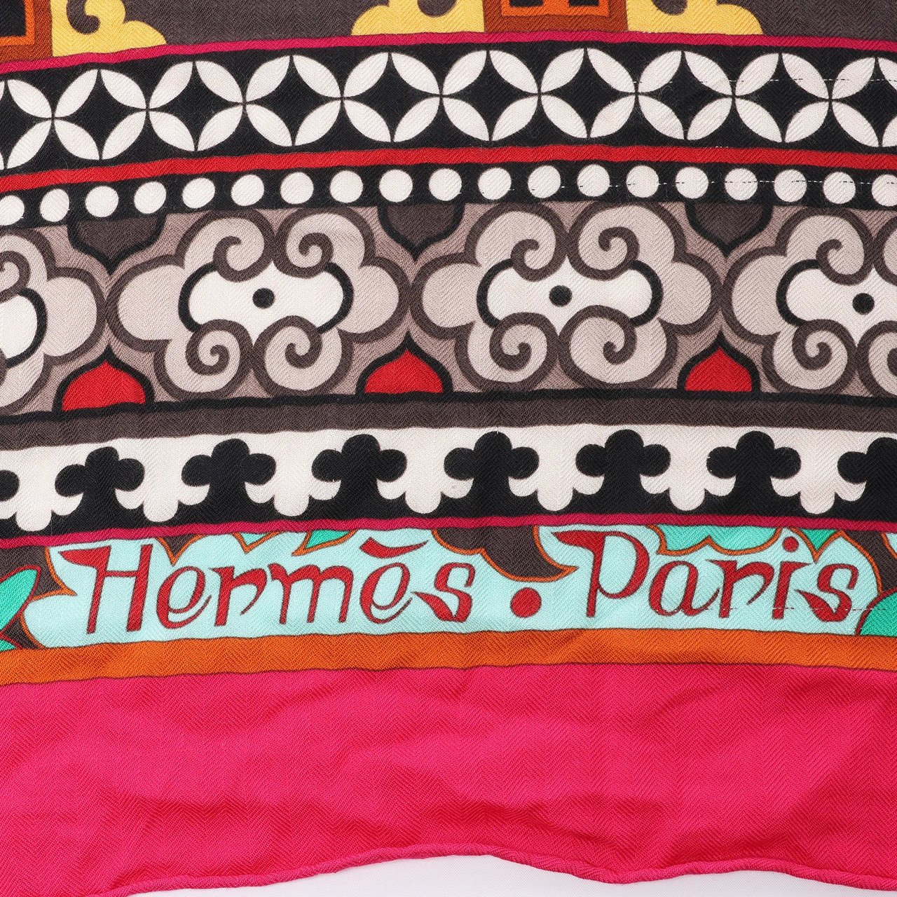Hermès Carré Géant "La Femme aux Semelles de Vent" Cashmere & Silk Scarf in Pink Roze