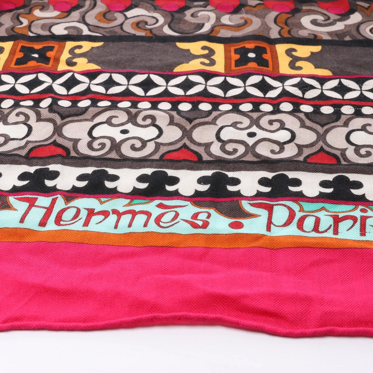 Hermès Carré Géant "La Femme aux Semelles de Vent" Cashmere & Silk Scarf in Pink Roze