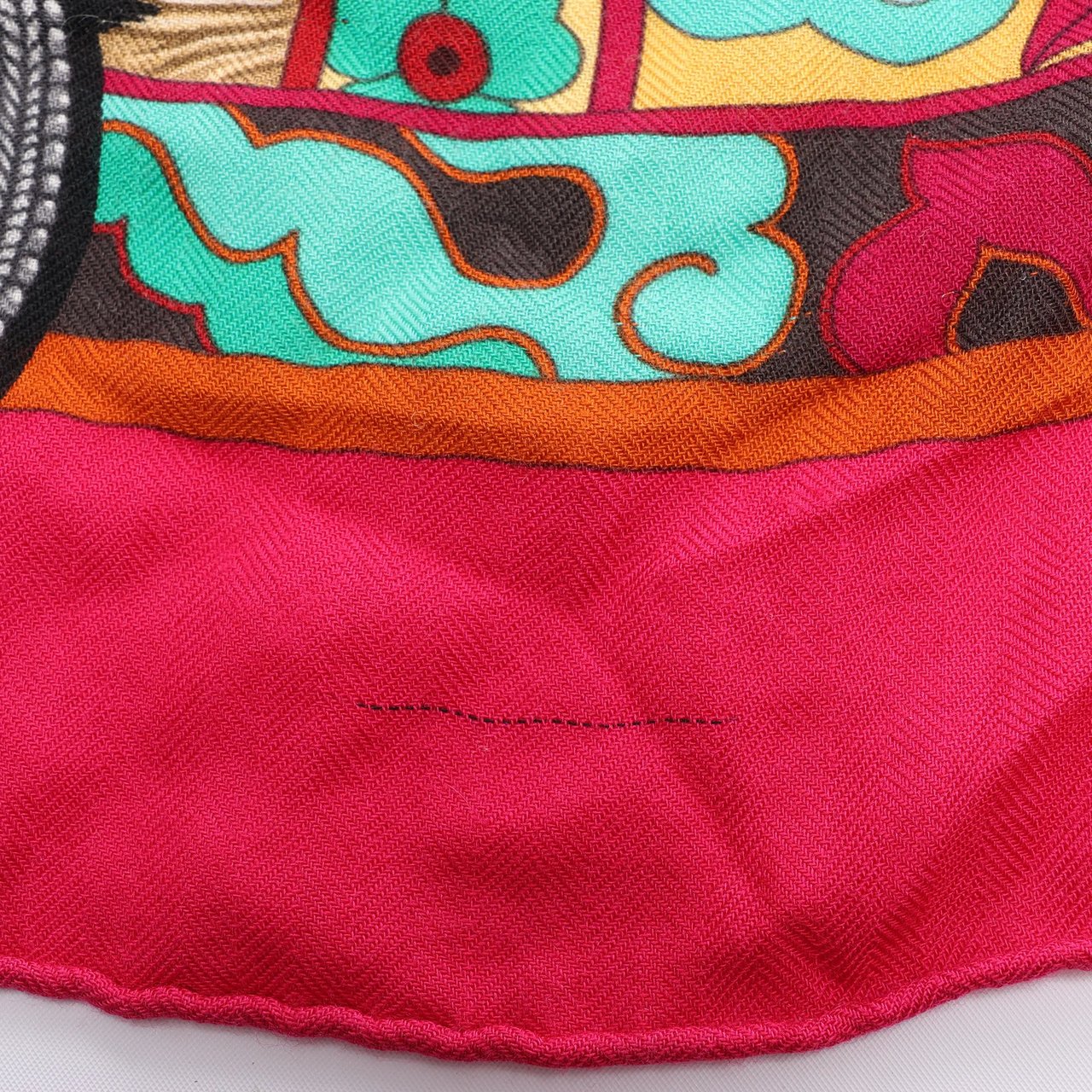 Hermès Carré Géant "La Femme aux Semelles de Vent" Cashmere & Silk Scarf in Pink Roze