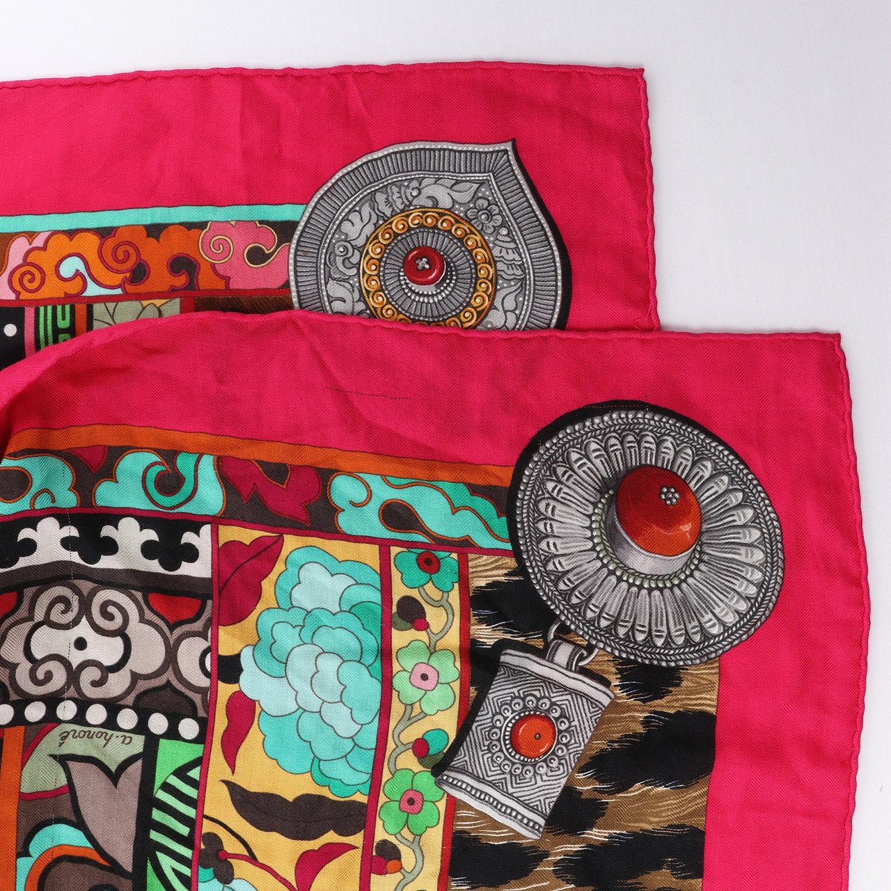 Hermès Carré Géant "La Femme aux Semelles de Vent" Cashmere & Silk Scarf in Pink Roze