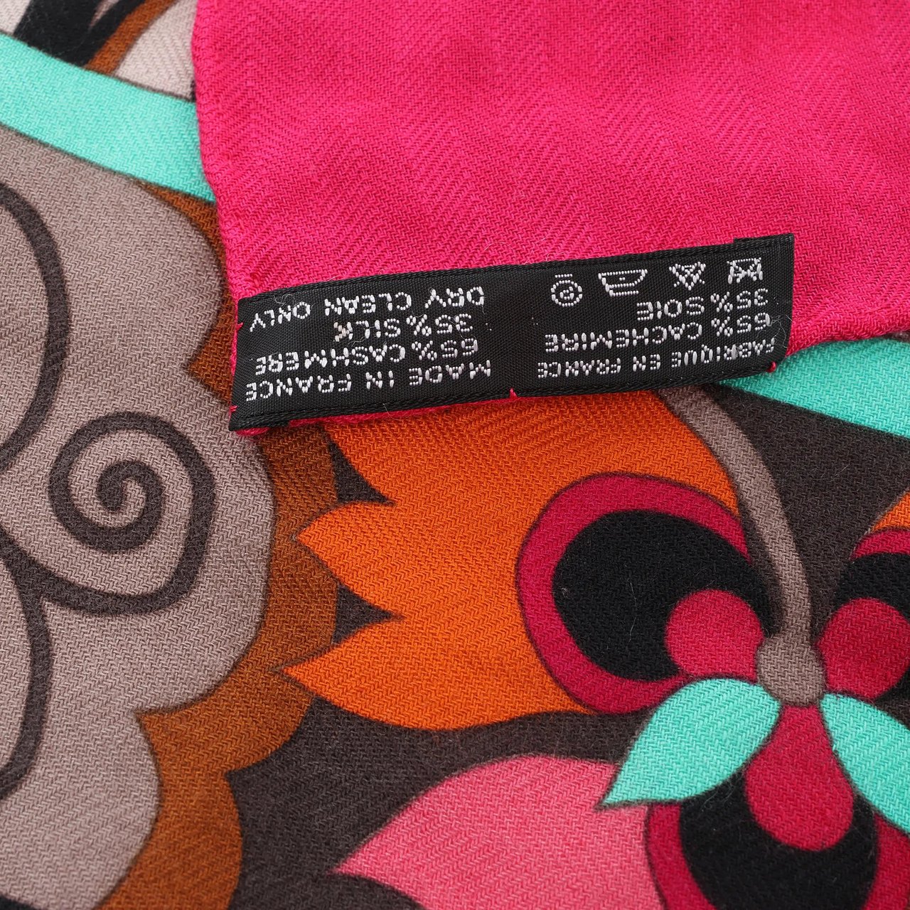 Hermès Carré Géant "La Femme aux Semelles de Vent" Cashmere & Silk Scarf in Pink Roze