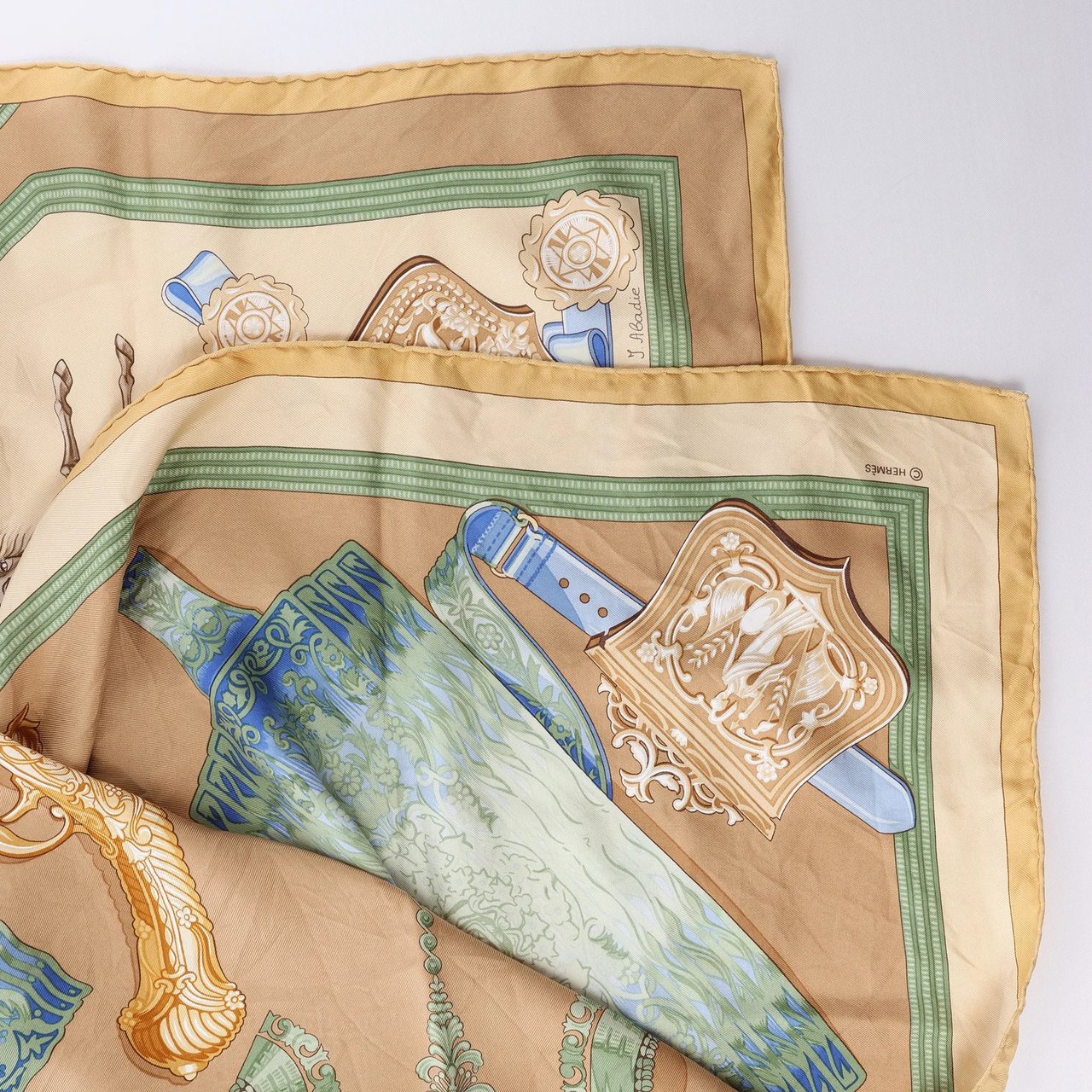 Hermès Carré 90 "Hommage à l'amitié Franco-Hellenique" Silk handkerchief in Beige Beige