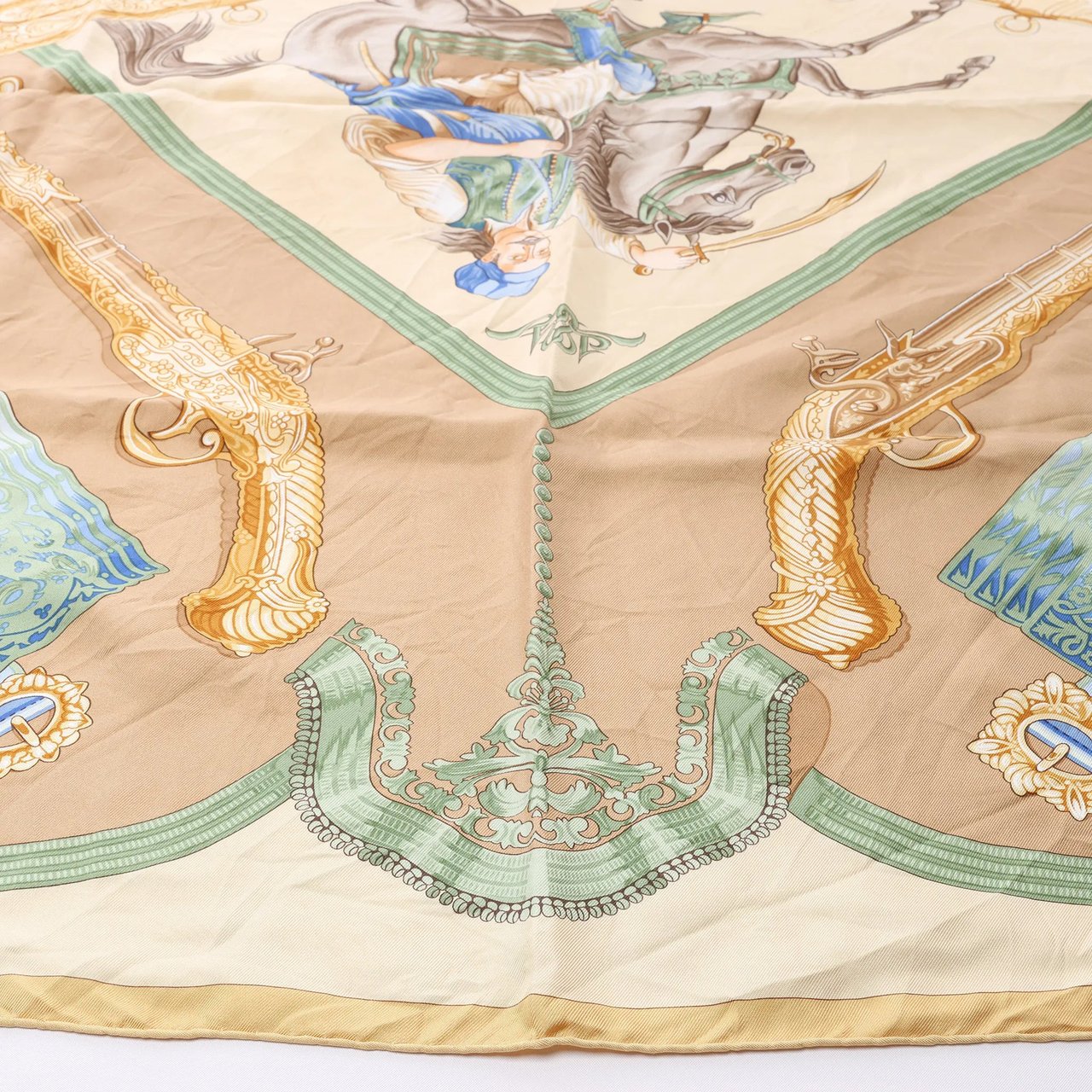 Hermès Carré 90 "Hommage à l'amitié Franco-Hellenique" Silk handkerchief in Beige Beige