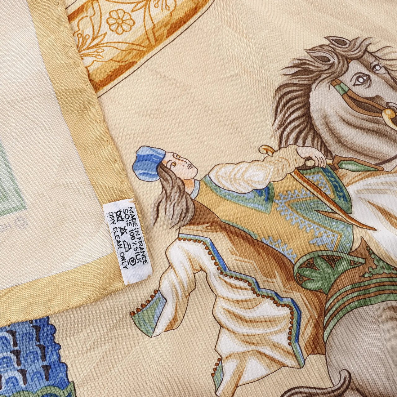 Hermès Carré 90 "Hommage à l'amitié Franco-Hellenique" Silk handkerchief in Beige Beige