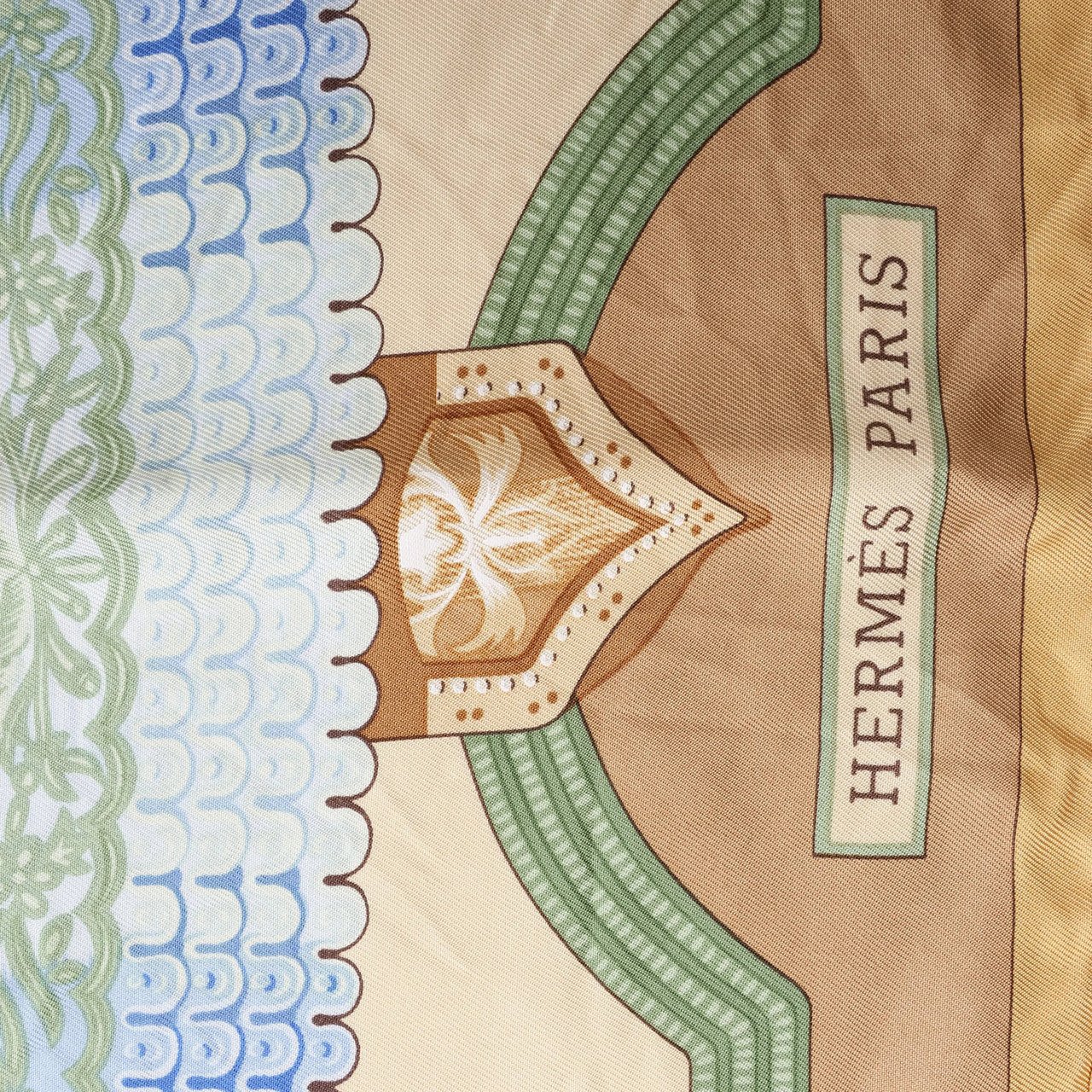 Hermès Carré 90 "Hommage à l'amitié Franco-Hellenique" Silk handkerchief in Beige Beige